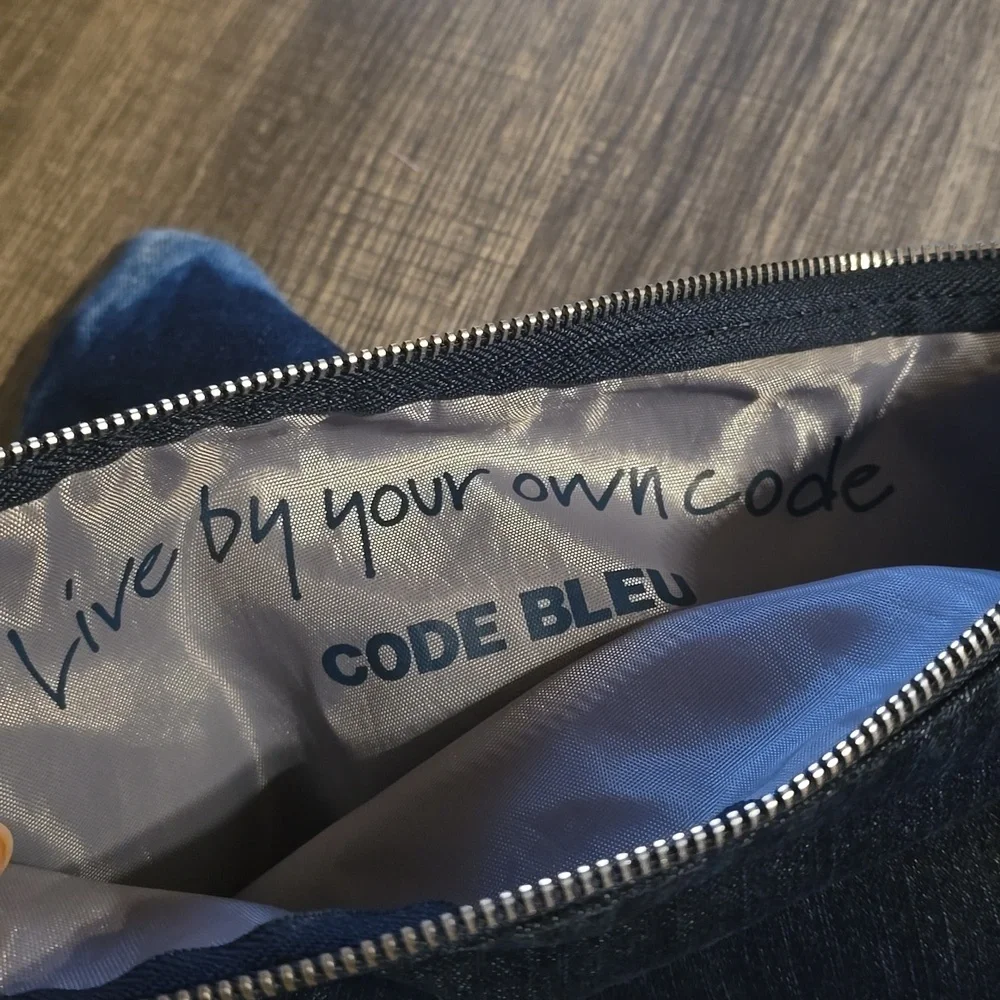 Code Blue Pouch - Picture 5 of 5